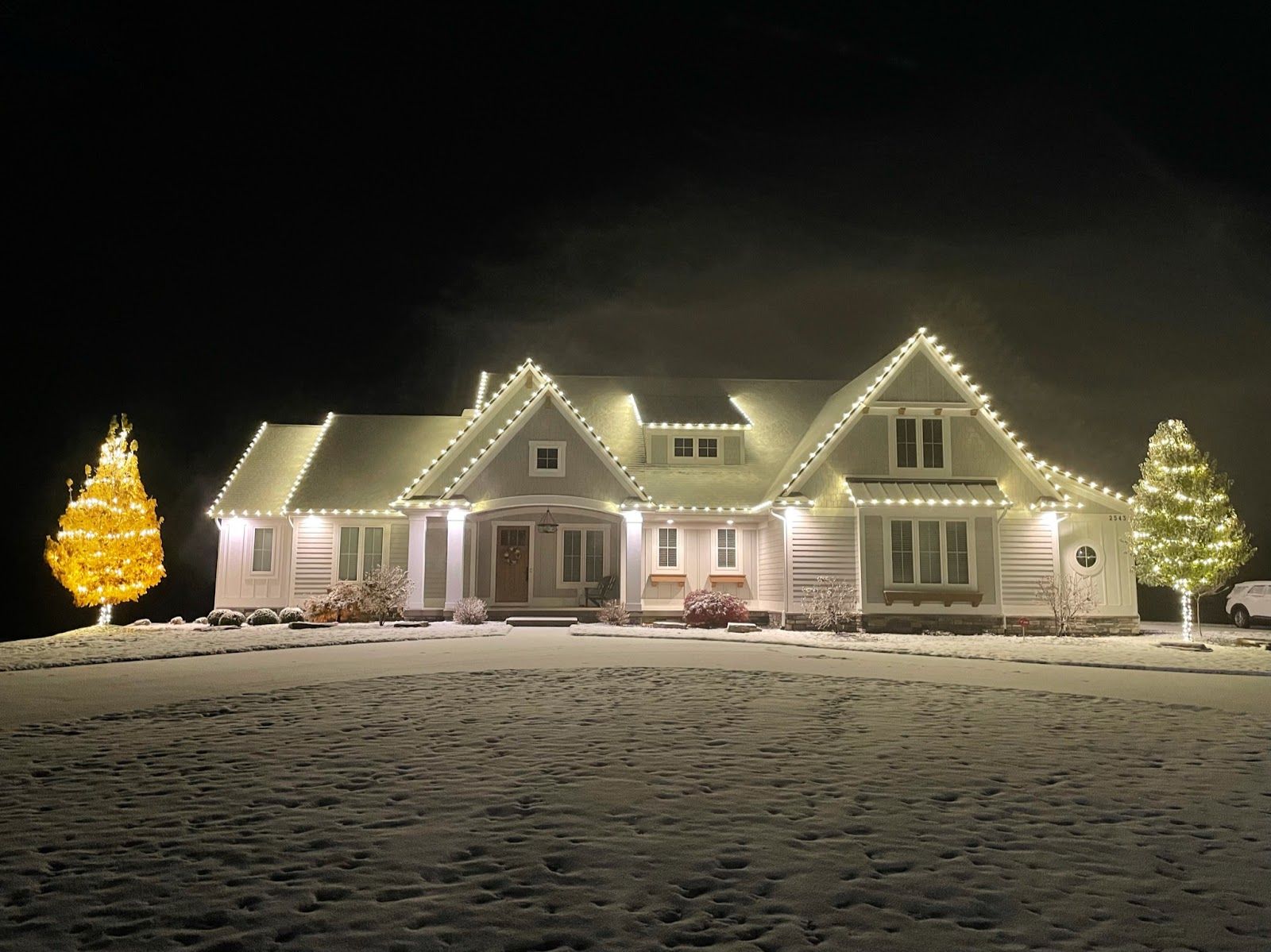 Hudsonville home with PurePro holiday lights